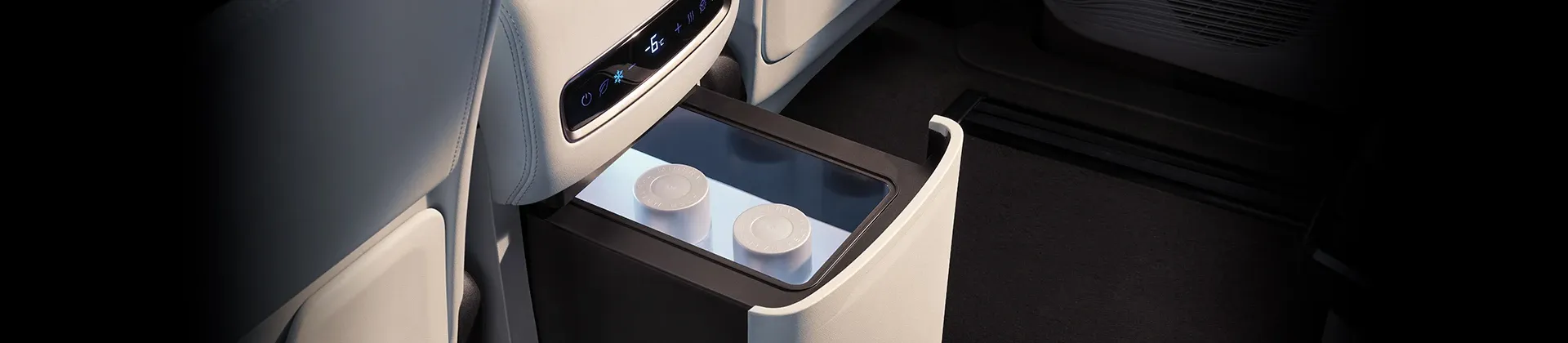 Storage yang LuasDesain kotak penyimpanan pemanas dan pendingin mendukung kontrol melalui cloud, pengingat daya dan item yang terlupakan, yang mewujudkan perhatian terhadap detail.